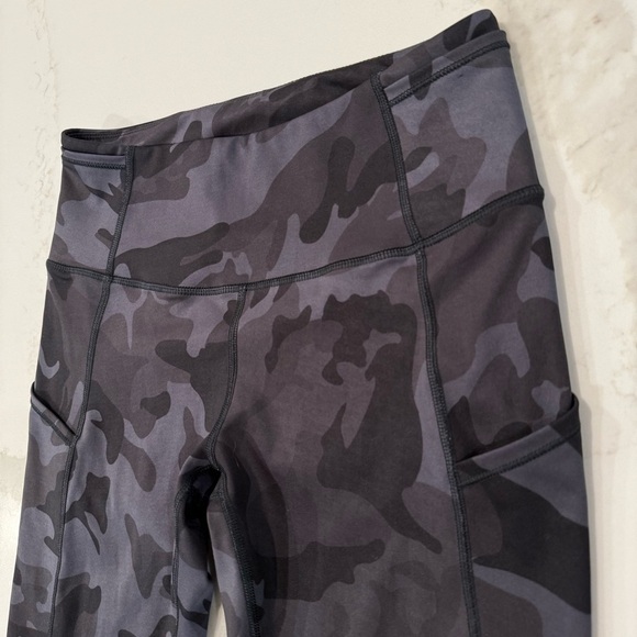 Lululemon Fast & Free High Rise Crop Leggings Women’s 6 Gray Camo Reflective Gym - Picture 4 of 9
